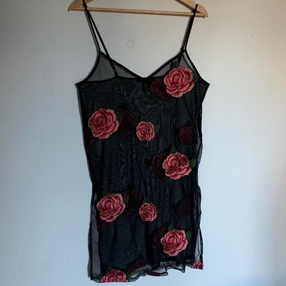 Forever 21 women's black floral mesh spaghetti strap maxi dress, size medium